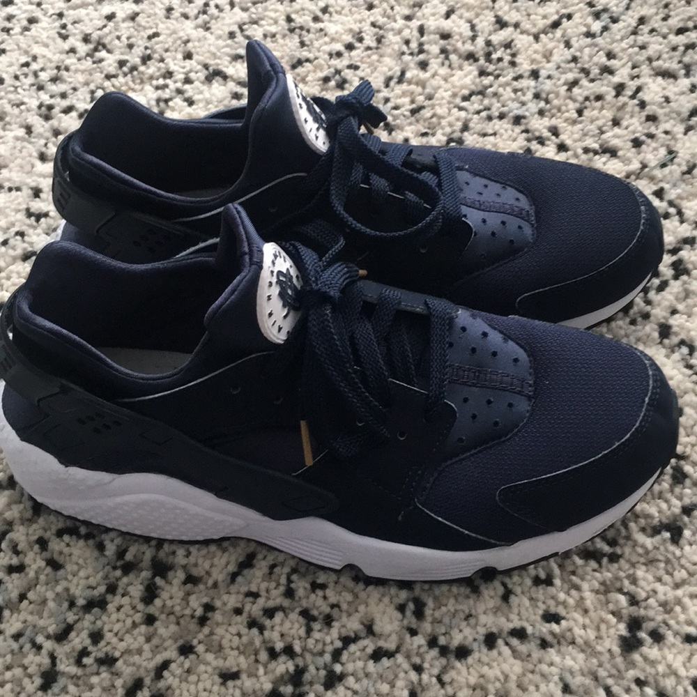 Nike mens Air Huarache athletic shoes